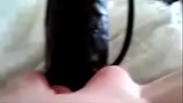 Frisk Pussy stretched by huge Inflatable dildo toprør