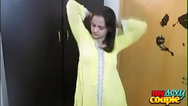 Indian Bhabhi Sonia In Yellow Shalwar Suit Getting Naked In Bedroom For Sex أنبوب علوي جديد