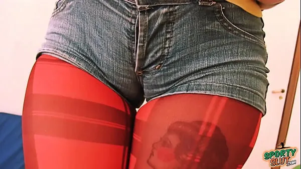 Novo tem enorme cameltoe em jeans apertados! Além disso, Big-Round-Ass tubo superior