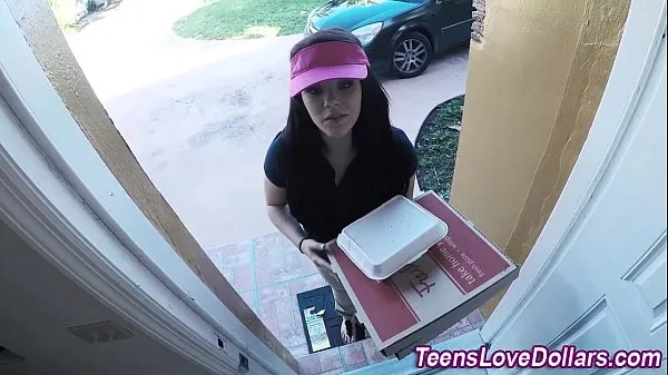 Real pizza delivery teen fucked and jizz faced for tip in hd أنبوب علوي جديد