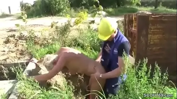 Friss fucks the construction worker when the old man is at work felső cső