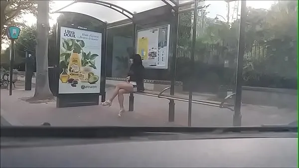 Frisk bitch at a bus stop toprør