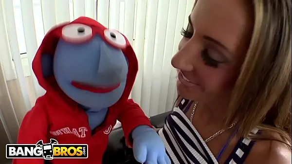 Φρέσκο ​​BANGBROS - Baluga The Puppet Goes To Town On Big Tits Pornstar Richelle Ryan top Tube