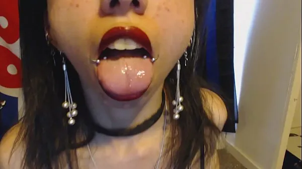 Nouveau Spit Saliva Fetish - Lèvres rouges bave beaucoup le long du mentontop Tube