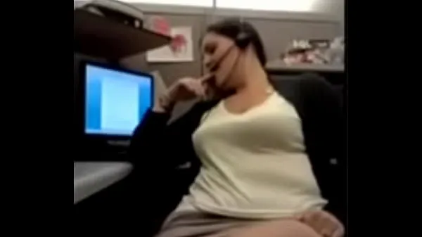 milf finger fucks herself hard at work أنبوب علوي جديد