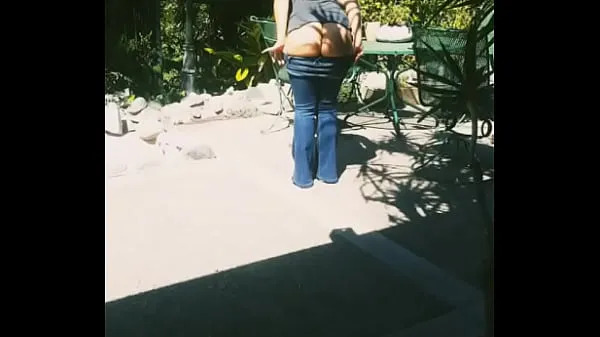 Tubo superior EricaKandy77 milf culo mejillas intermitente trabajadores al aire libre burlándose con ganas de una gran polla en su gordo cornudo dogging público culo y coño fresco