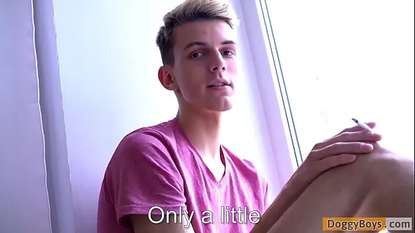 Svež Young Twink Felix Has a Long Teen Cock to Show You top Tube