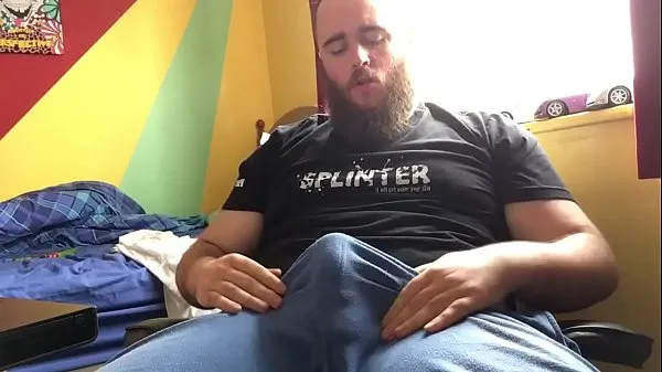 Huge bearded guy teases with his BIG cock Tube teratas baru