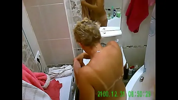 تازہ ass, big tits, beautiful body, mommy, takes a shower, spies on his wife ٹاپ ٹیوب