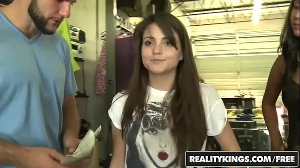 Φρέσκο ​​Cute teen (Cara Swank) and her friend share a dick for a lil cash - Reality Kings top Tube