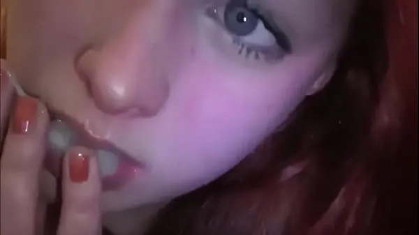 新鲜Married redhead playing with cum in her mouth顶部管