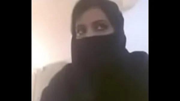 Fresh Muslim hot milf expose her boobs in videocall top Tube