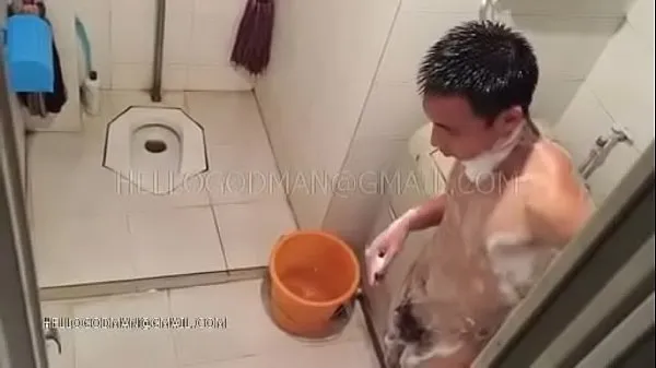 Tubo superior Hombre adulto chino bañándose fresco