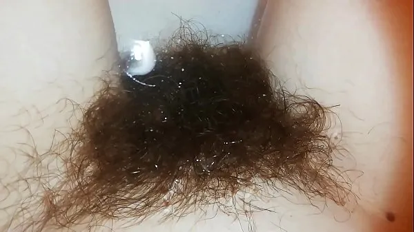 Novo Vídeo de fetiche por arbusto super peludo buceta peluda embaixo d'água em close-up tubo superior