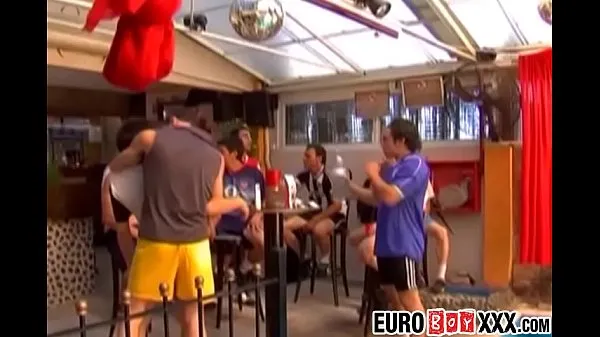 Young Euro jocks cum hard after fucking in cafe orgy أنبوب علوي جديد