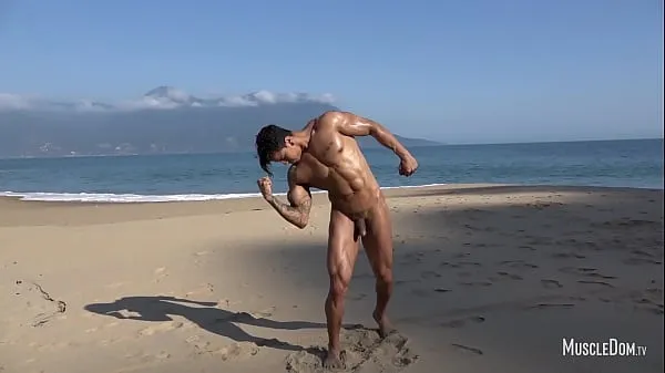 Nouveau Muscle worship on the beachtop Tube