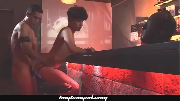 Boy Banged - Bareback Fucks Boy In Gay Bar Tiub teratas segar