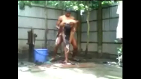 Indian Girl Bathing outside nude and faking a street boy أنبوب علوي جديد