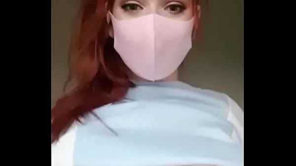 Friss busty redhead showing off her big tits felső cső