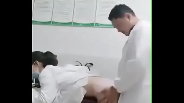 Yeni 情欲急诊室 小护士被医生的大鸡巴磨蹭到逼逼超痒~医生快~病人还在外面等啊en iyi Tüp