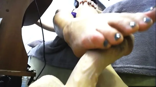 สด Girl Paints Nails On Hands And Feet Closeup - Foot Fetish หลอดบน