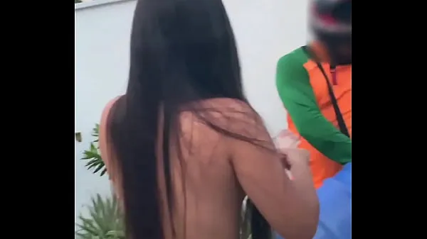 Tubo superior Repartidor de agua se vuelve loco con su esposa desnuda Luana Kazaki fresco