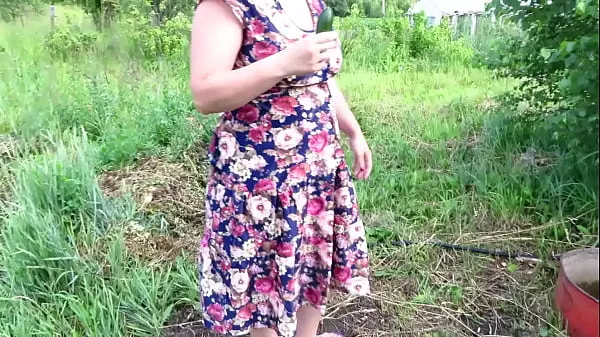 Fresh Busty milf masturbates with cucumber and strawberries outdoors in a public place Juicy PAWG and big tits in nature Fetish top Tube