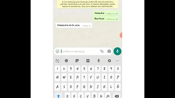 新品の彼女の夫が家にいない間に私の仲間とWhatsApp ..彼女は私に彼女の小さなお尻を見せてくれますトップチューブ