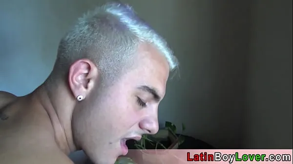 Fresh Amateur blonde hispan gay showing how to handle a huge dick top Tube