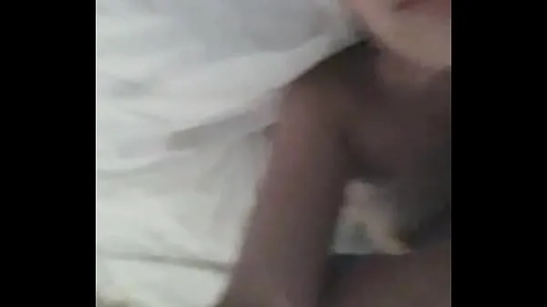 新鲜热辣的拉丁 Dani Sanchez 拍摄自拍视频，同时戴绿帽子他妈的另一个男人 - 将其发送给她的丈夫。 真正的戴绿帽子，不是上演的顶部管