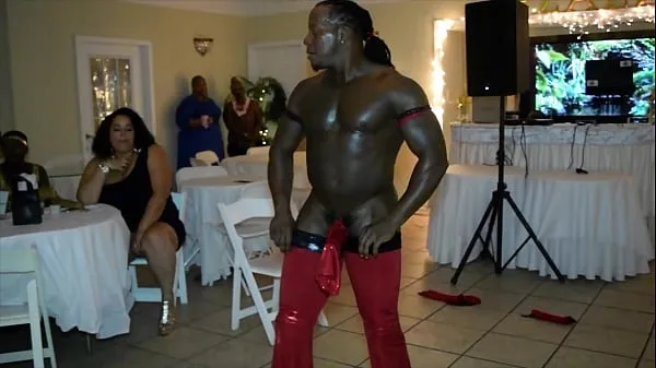 تازہ Jamaican Stripper Has Surprise for MILFS ٹاپ ٹیوب