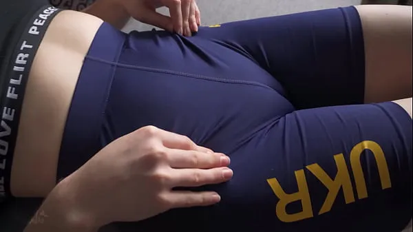 신선한 Latina In Yoga Shorts Teases Her Big Camel Toe 탑 튜브