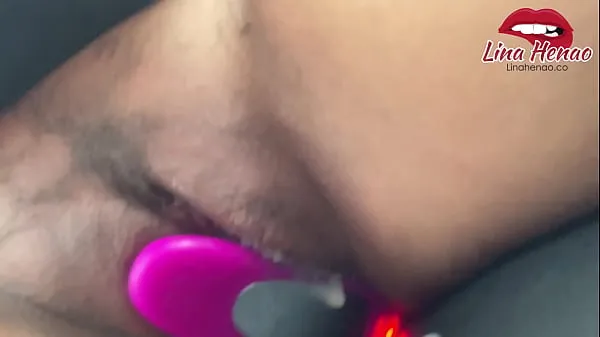 Tubo superior Placer para los mirones voyeristas morbosos - me meto mis dildos en mi coño mojado mientras voy en una moto hasta tener un squirt fresco