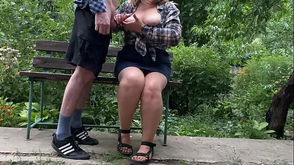 Frisches MILF lässt mich auf ihre Titten spritzenTop-Tube