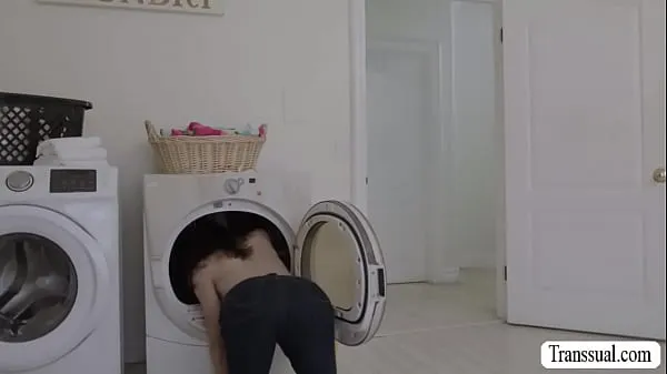 新鲜Stepbro saw his TS stepsister doing her laundry while shes topless.He rips off her jeans and he then fucks her tight ass so deep and that,he lets throat his hard big cock and he then fucks her ass again and again顶部管