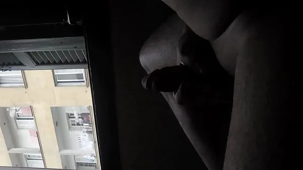 Frisse Granny neighbor watching me naked masturbating at window bovenbuis