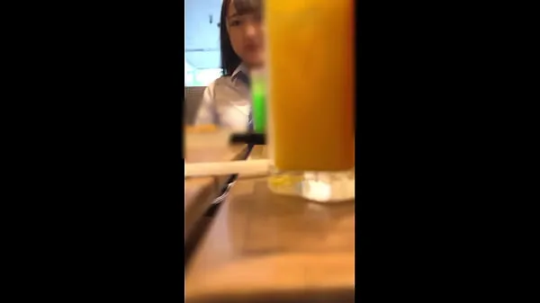 新鲜part1 她有巨大的I罩杯的大乳房! 当然，它们不适合在我手里。 她的奶子太大，而且溢出来了。 这一次，我们决定使用很多玩具，在没有多余的情况下享受小春的乐趣顶部管