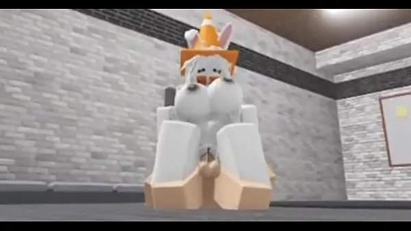 Frisse Slutty Roblox bunny girl sneaks in boy's locker room then gets fucked bovenbuis