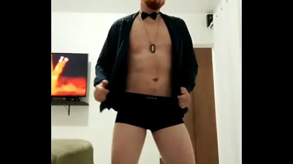 Čerstvá Sexy redhead striptease horní trubka