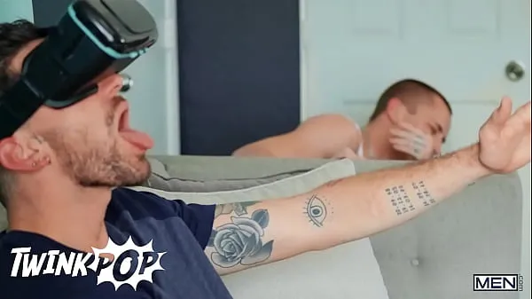 Świeża Tattooed Stud Chris Damned Switches From His Fuck Toy To His Roommate Theo Brady's Tight Ass - TWINKPOP górna rura