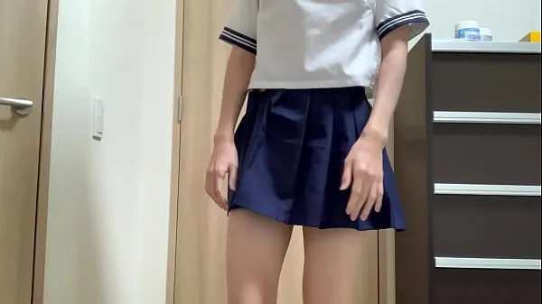 Novo She is wearing a girl's uniform and shyly takes off her pants tubo superior