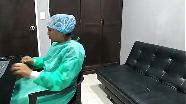 ताज़ा Her made the doctor's appointment very horny, so much so that I ended up fucking the doctor who treated me शीर्ष ट्यूब