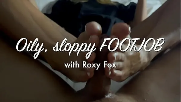 The hottest, oily FOOTJOB Tiub teratas segar