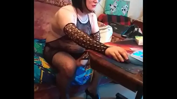 Świeża Brunette shemale jerks off cock while watching anime górna rura