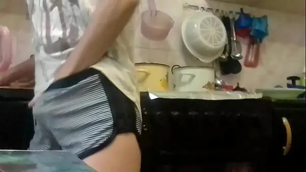 สด While I was preparing dinner in the kitchen I got so excited that I decided to masturbate หลอดบน