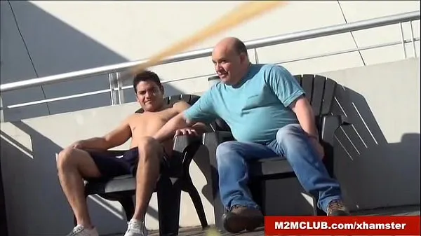 Chubby daddy fucked by a str8 jock أنبوب علوي جديد